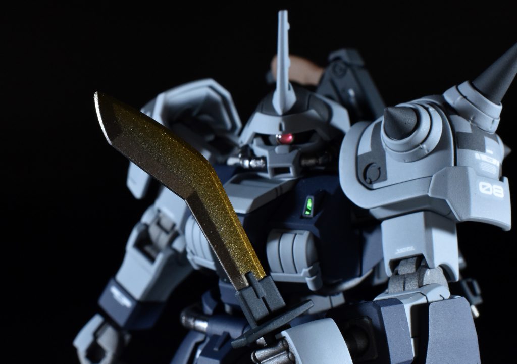 ヒートナイフはメタリック塗装の後、クリアオレンジを吹き付けています。半赤熱くらいの色加減にしたのですが写真だとちょっと分かりづらいです。