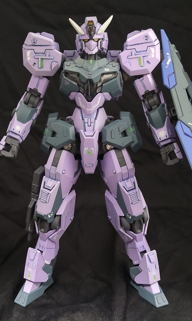 薄紫を基調とした配色で塗装プラ板やMSGパーツ、スジ彫りでデティールアップ