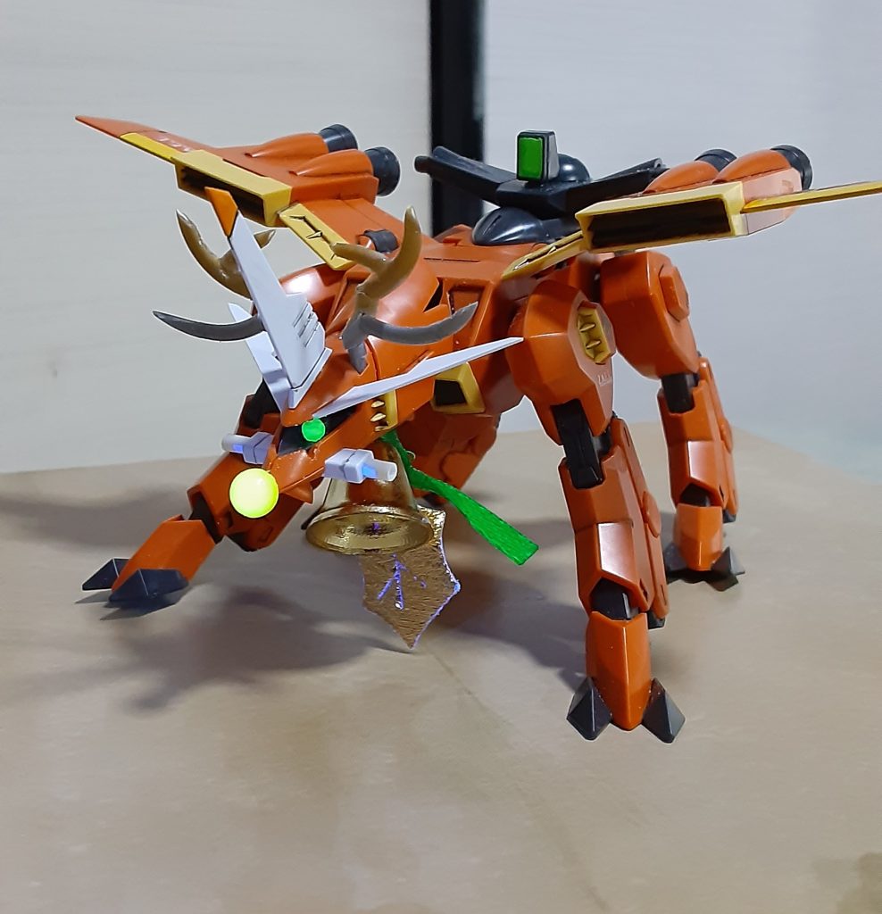 ブラックライトを当てるとモノアイと鼻が光ります。鼻は無塗装状態でもプラの材質の関係で光ってます(笑)