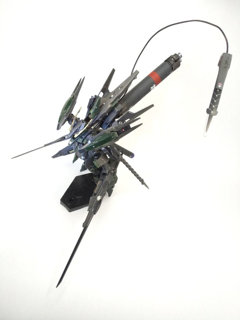 塗装は缶スプレー(ほぼクレオス)メイン、細かい所をタミヤエナメルで筆塗り。全パーツをシリコンバリアーで塗装剥がし、その後で軽くウェザリングマスター。