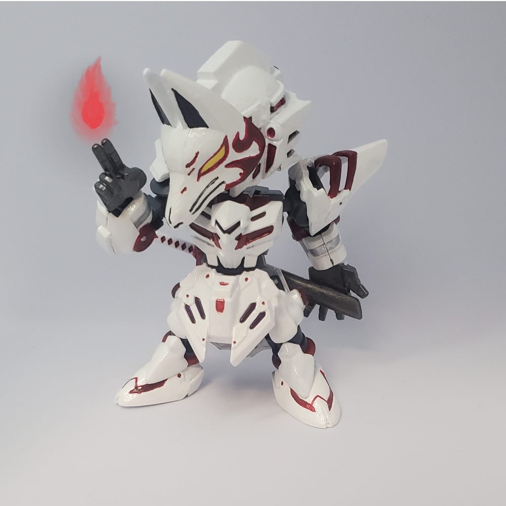 飛び道具は頭部のバルカンと、指の先にエネルギーを集めて打ち出す「狐火」があります。