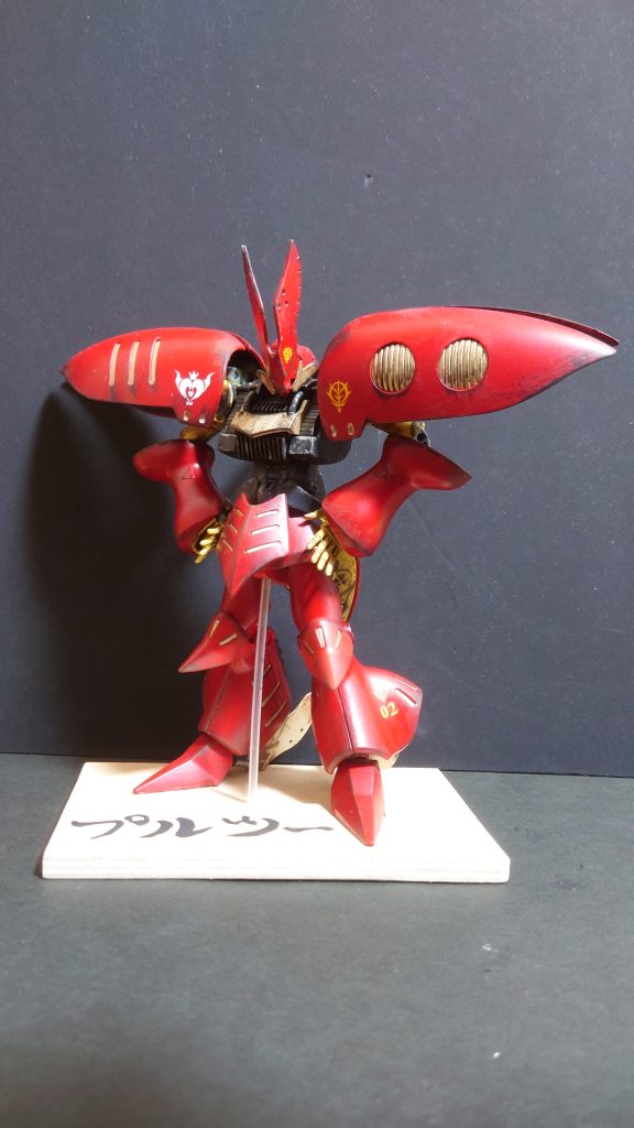 頭部のボリュームアップ、腰を長く細く、今流行りのハイヒール化を基本に制作しています。