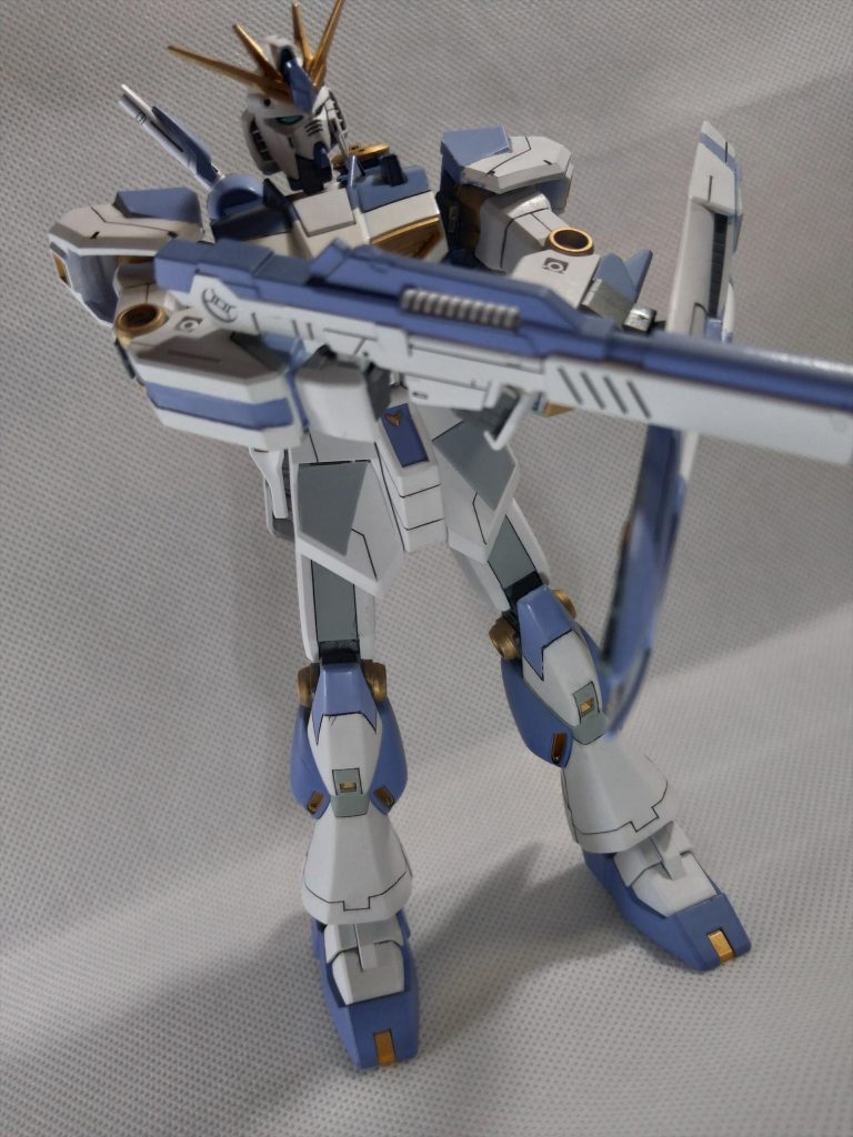 白い部分は成形色のまま。前回の泥水に付け込んだガンダムより、圧倒的に清潔感が出た。確実にこっちのがモテる。そんな二作目。