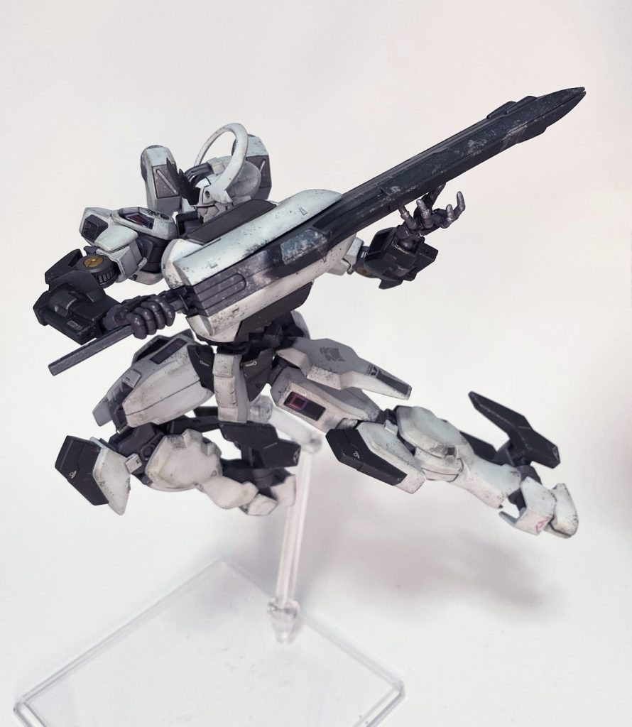 手はコトブキヤの丸指ハンドネオを使用。開き手の表情と武器持ち手が決めてです。