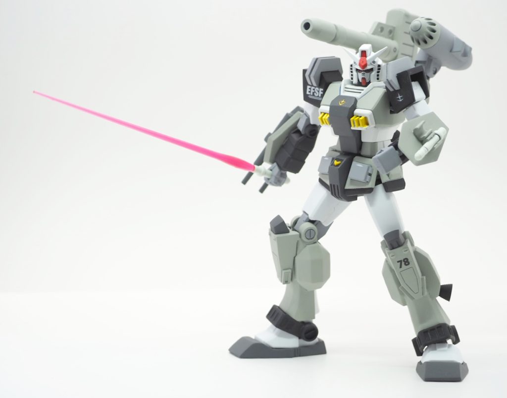 ビームサーベルビームサーベルを収納するために、30mmのパーツを加工してから腕部アーマーにセメントで接着しました。