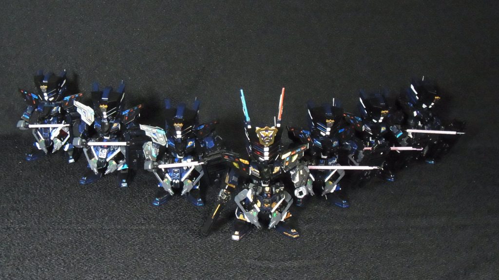 センターに隊長を据えて並べると、出撃感やフォーメーション感があります。