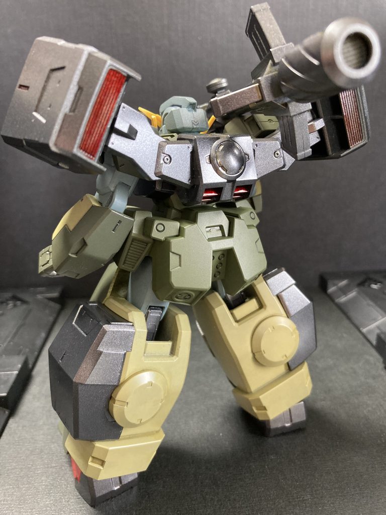 地味な色を塗り分けすると変ですね。ダークイエロー1色にすれば良かったと後悔!!