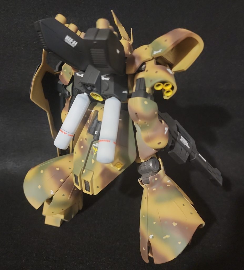 後ろ姿です。プロペラントタンクは黒立ち上げの白。