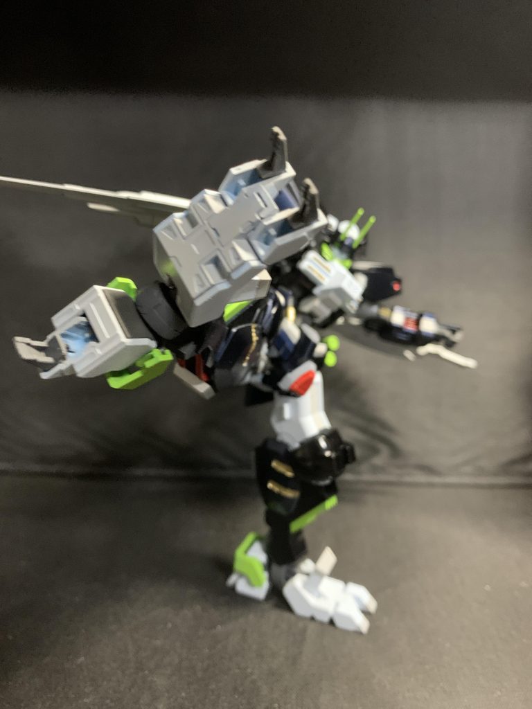 アスモデウスを一目見た時からシュピーゲルに似てるなと思ってたのでそれに近い感じで作ってみました。なのでトンファーは外しマーズフォーのブレードを装備、肩とバックパックをシュバルベグレイズものを改造しています。