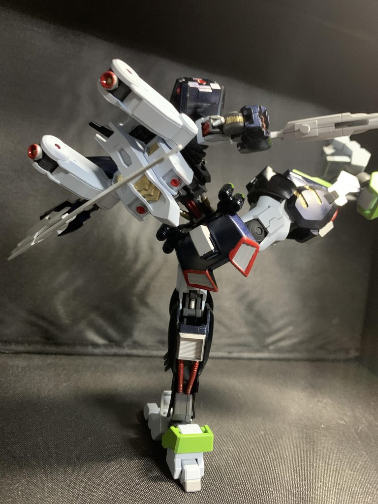 足もヴィダールと交換しようとしたんですが…アスモデウス感がなくなったのでやめました。