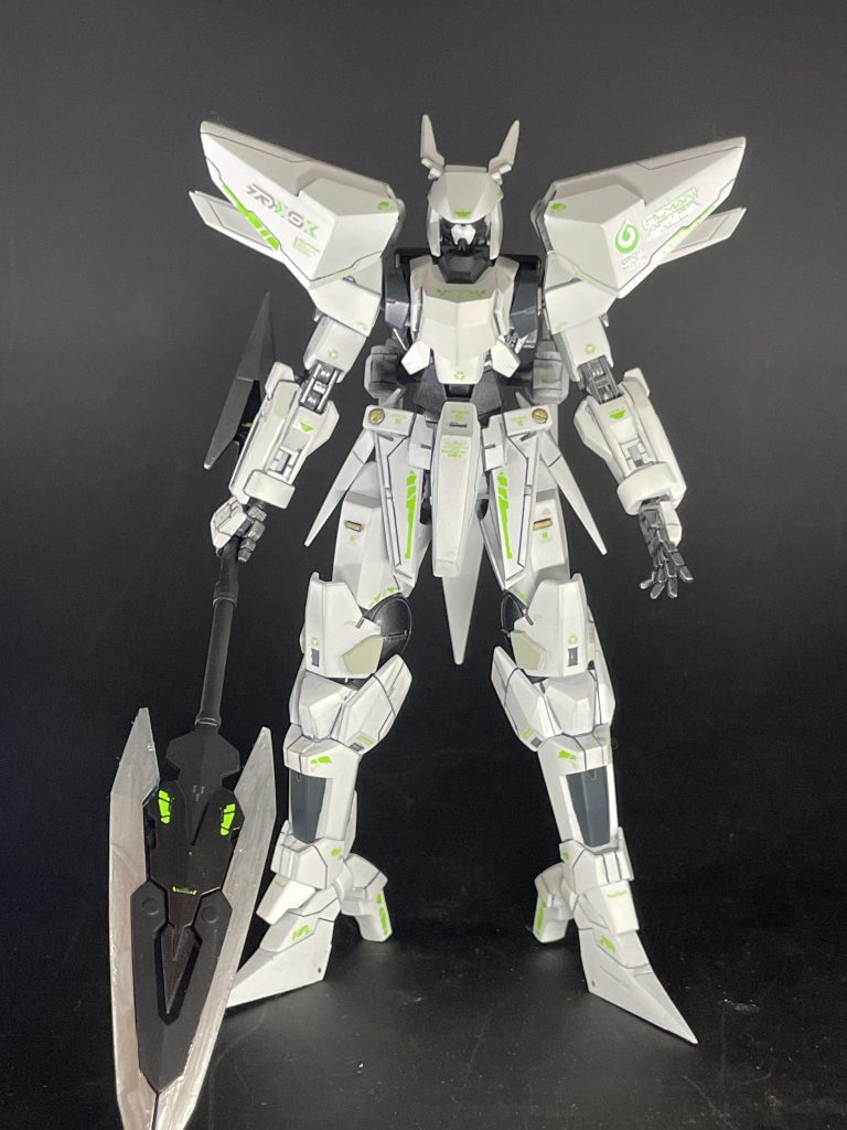 主に頭、肩、腰回り、足など作り替えています。