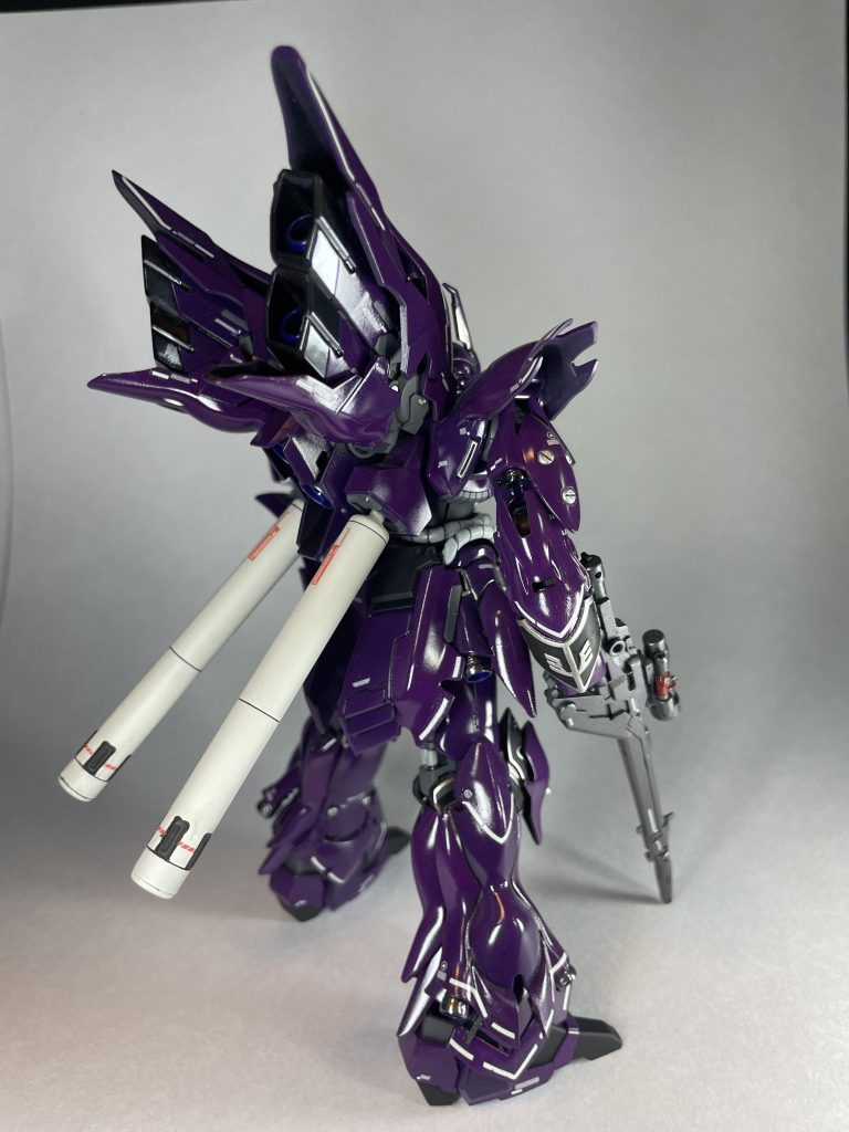 わかりにくいですがバーニアなどは擦って銀さんでメッキ調に仕上げてあります。デカールはRGシナンジュ用のガンダムデカールを使用してます。