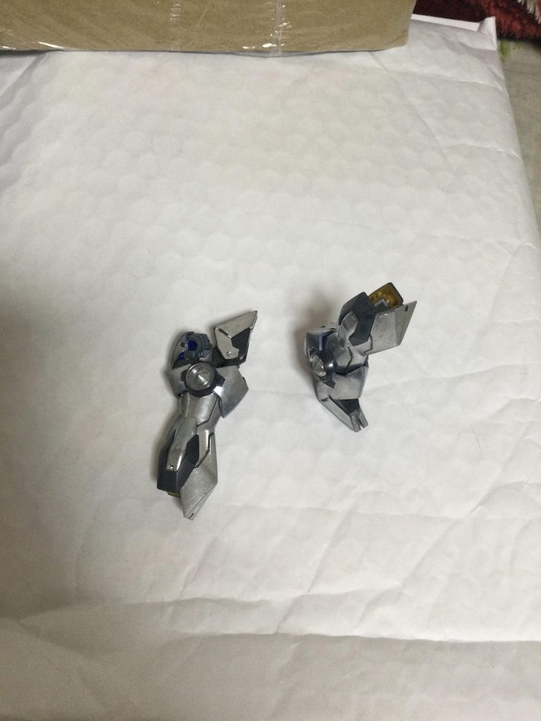 ネクサスアームがなぜ銀色なのか?そう思った方もいるかとは思いますが、ウルトラマンから頂きました。意味も『繋がり』なので、ちょうどいいと思って、この色にしました。