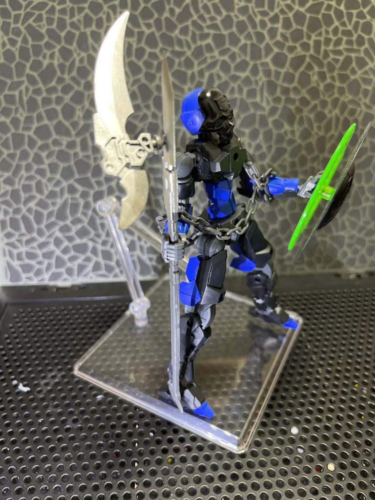 顔とチェーンと槍を塗りました