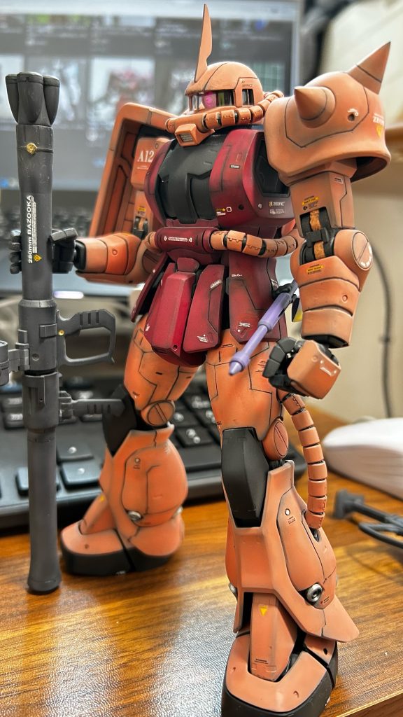 マニュピレーターがフル可動だと武器持たせづらいですね。。。バズーカ立たせました。