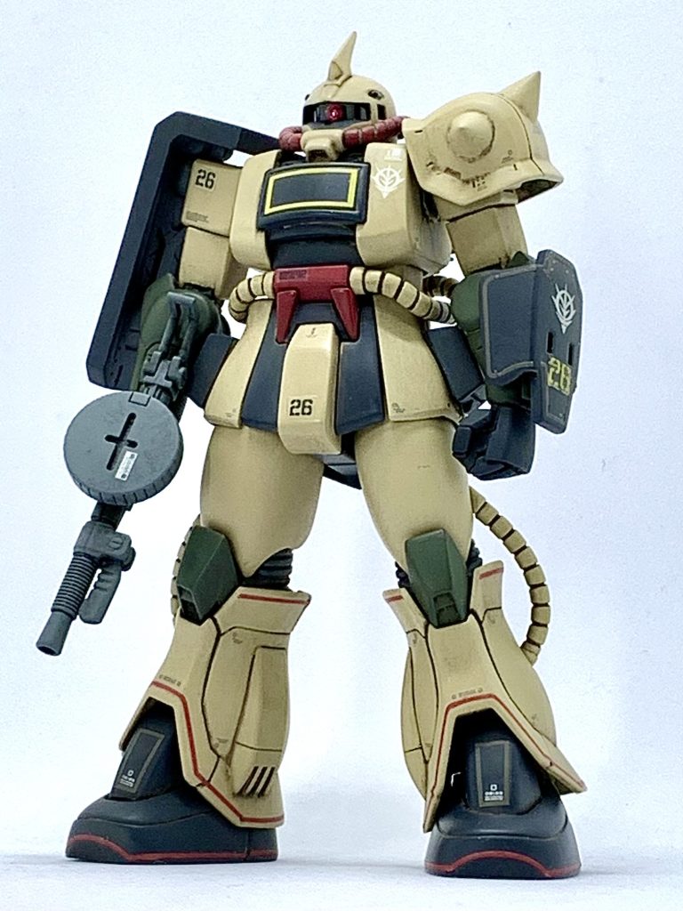 腕をリバイブザクの物に交換した他、スカートとスネ部分の形状を変更しております。