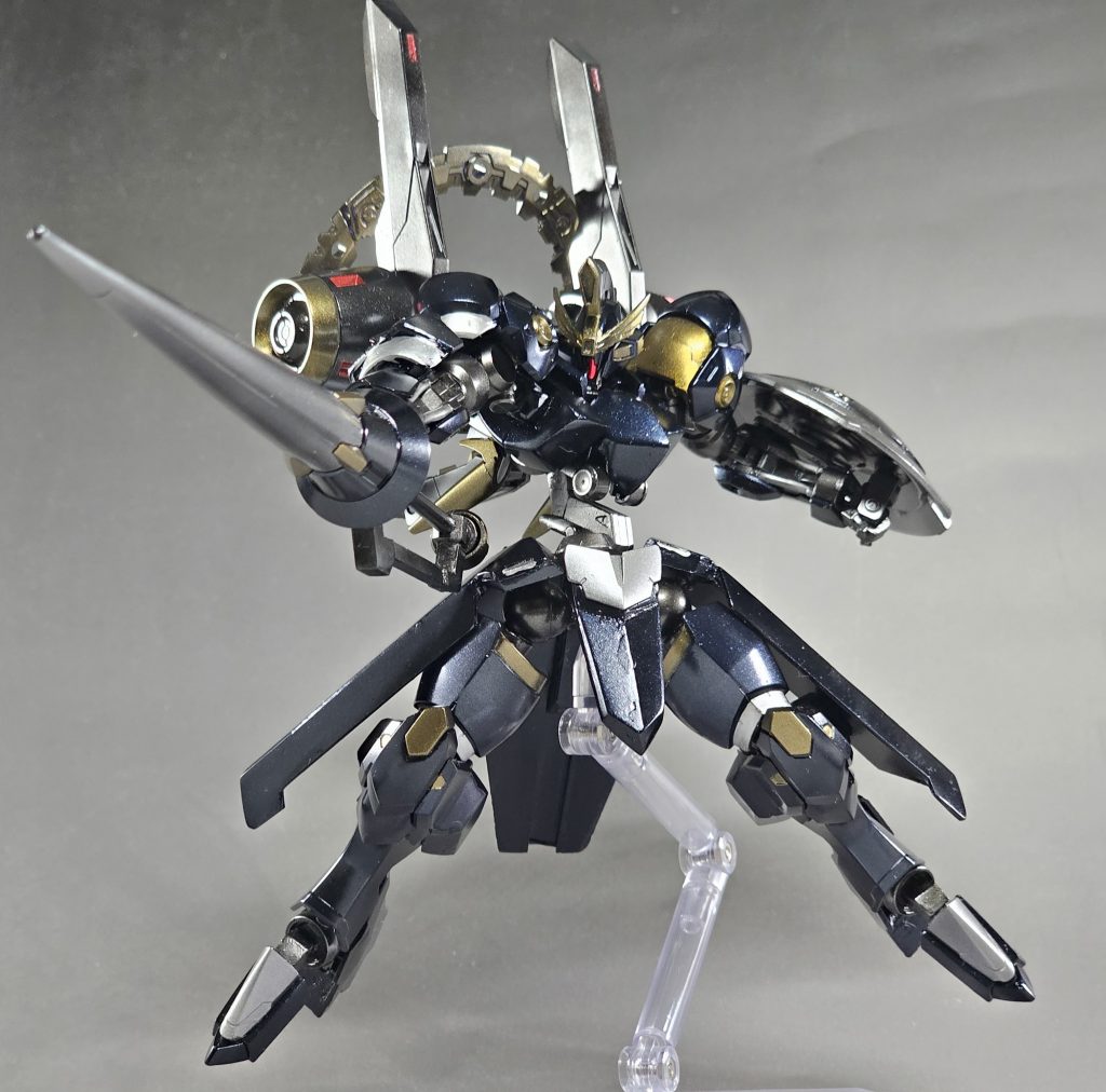 ランスはギャンクリーガーの物を拝借。そのまま使うのは味気なかったので持ち手は自作しました。