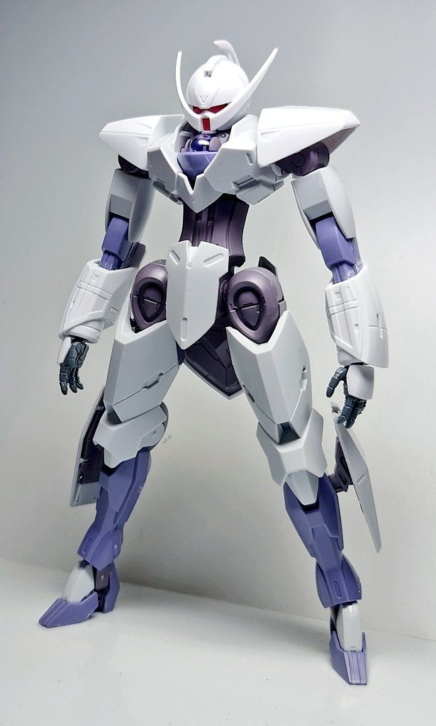 腕を長くして、異形ぽく。