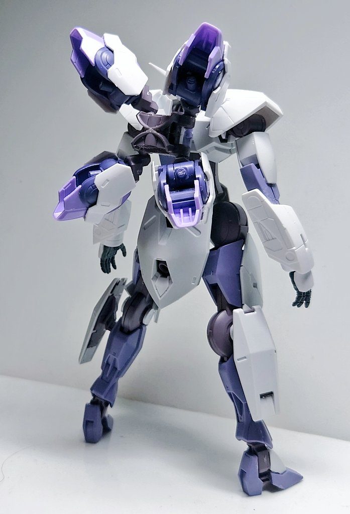 バックパックは、ミカエリスの胴体を2個用意して基部を貼り合わせました。　