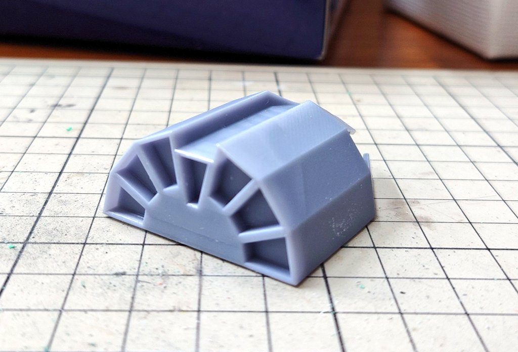 特徴的なファンネルコンテナは、友人に依頼して3Dプリンターにて出力してもらいました。