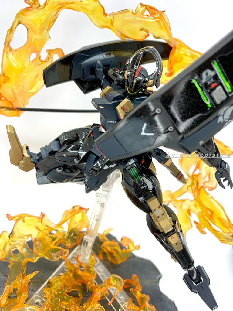 エフェクトと台座を取り、抜刀前の状態にも出来ます。