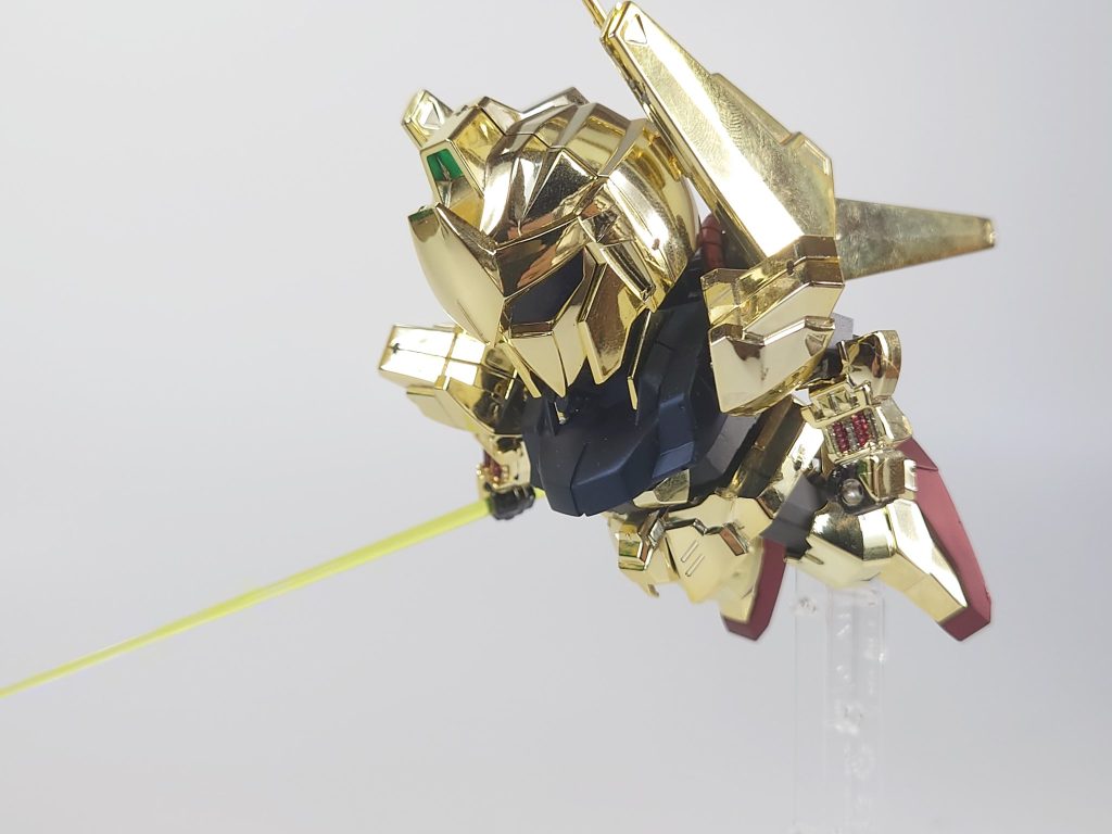 最後はビームサーベルを構えてGジェネだとこんな感じのカットがありそうだなというのをイメージして