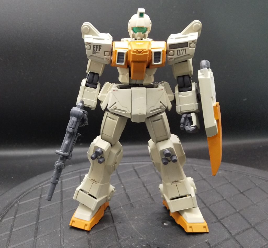 陸ジムはHGUCでもキット化されていますが、妙に細いしなんか顔違うし、スパイク小さいしあまり好きなデザインではないので、Gフレームならではのメリハリの効いたイメージ通りの陸ジムが作れたと思います。陸ジムにしてはカッコよくなりすぎたかもしれません。