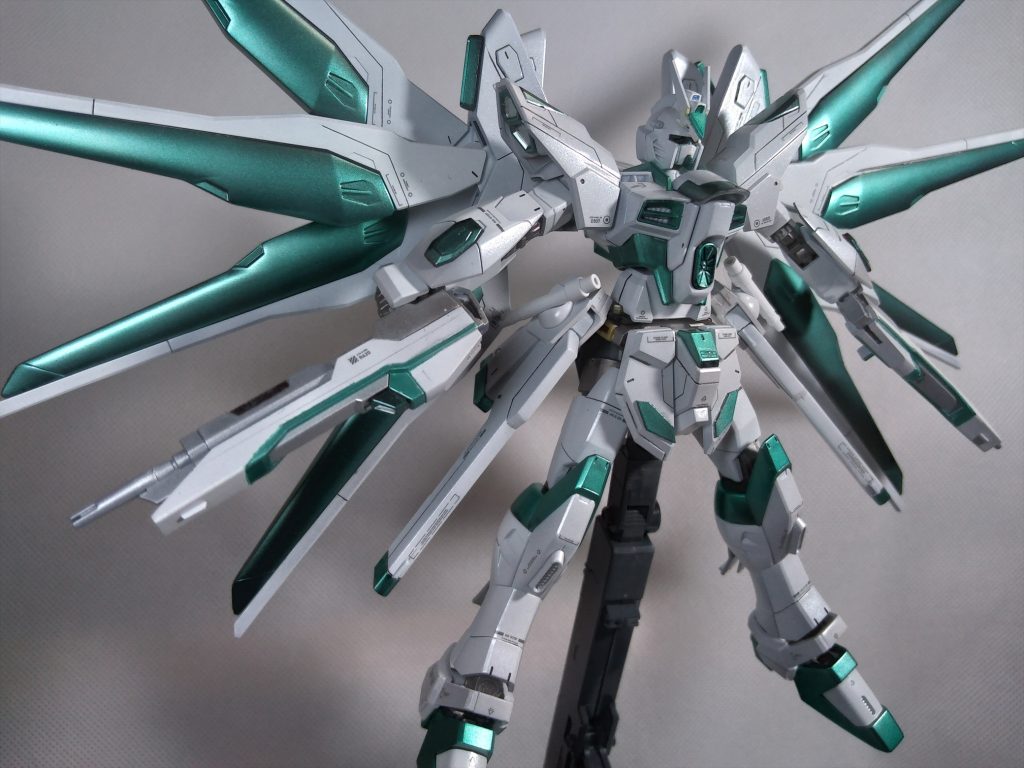 見えないと思ってた腰の内部フレームも、黄色が透けちゃってますね。次回に生かすのだ…！