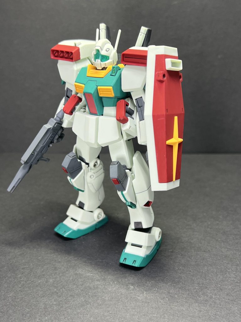 グリーン、レッド、バックパックとライフルを部分塗装。グリーンは、アクリジョンのエメラルドグリーンにコバルトブルーを1割程度混ぜたもの。ネモのグリーンを参考にしてます。設定や成形色より明るめのグリーンにしてます。写真は肉眼より薄い感じに写ってます。レッドはシタデルのメフィストン・レッド。バックパックは、水性のMSファントムグレー。ライフルは、シタデルのメカニカス・スタンダード・グレイ。