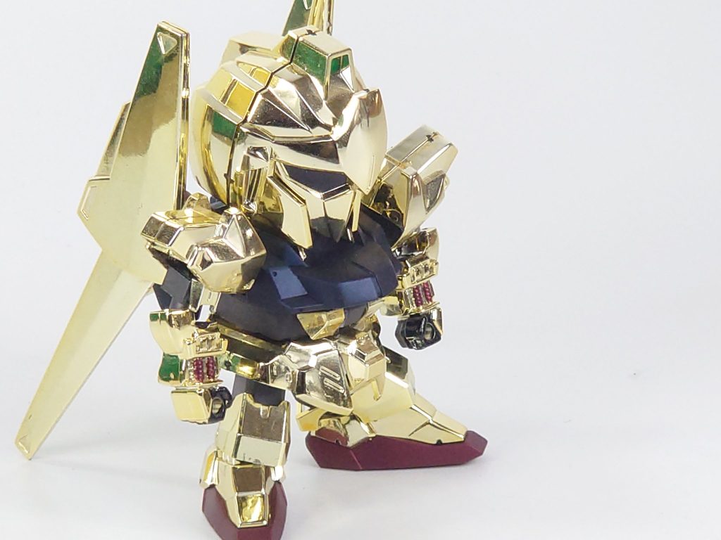 斜めから 青はガイアのプリズムブルーブラック赤はパールローズディープレッドを半光沢でトップコートしてます