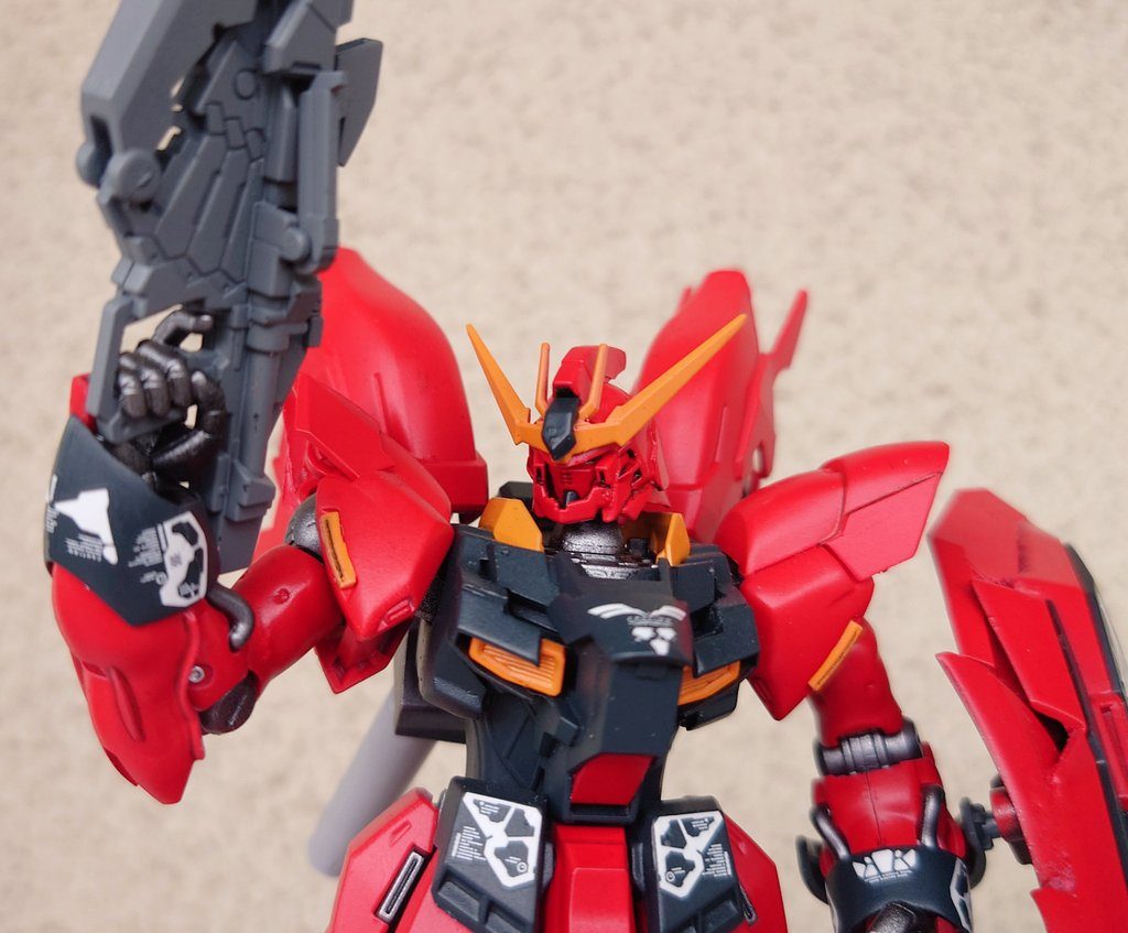 チンガードを追加して、ちょっぴり悪人ヅラに。