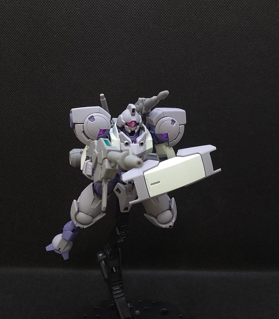 水星HGキットの中ではグラスレー製の機体は店頭で売れ残りがちのようですね。悪役ポジションなのが多かったからかな?でもキットそのものはすげぇ出来が良いんですよね。