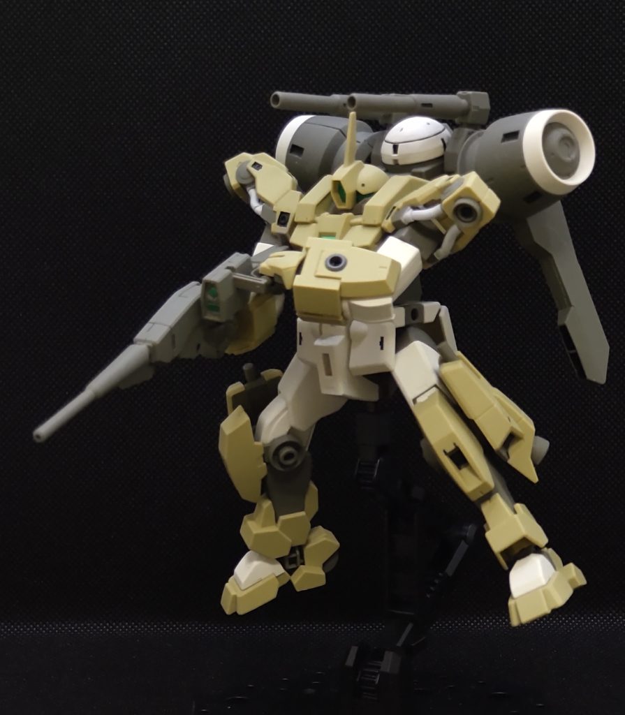 可動とかは申し分ないので良いキットです。肩アーマーとかはミキシングに最高なんじゃないかなと。