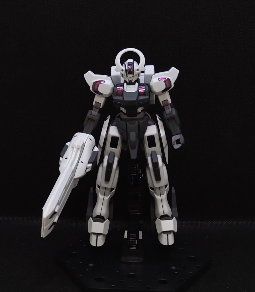 ジェターク社製ガンダムってことで、独特の意匠を持ってるガンダムでしたね。