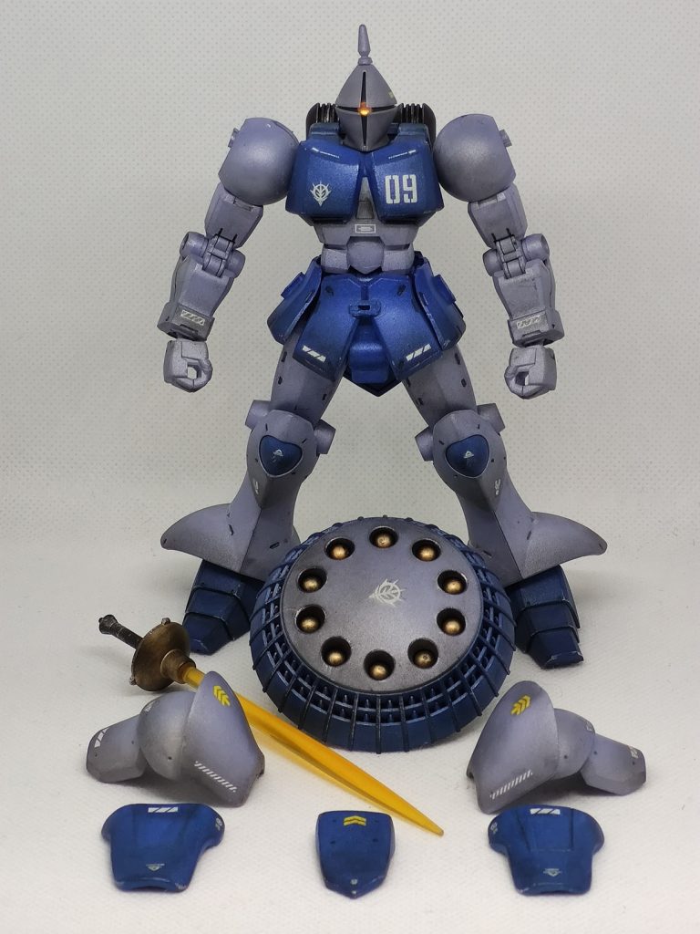 追加部品はパージできます。完全に固定すると、ポージングが難しくなる場合があるからです。(ここで気づく。ギャンって普通でカッコいいのでは。)