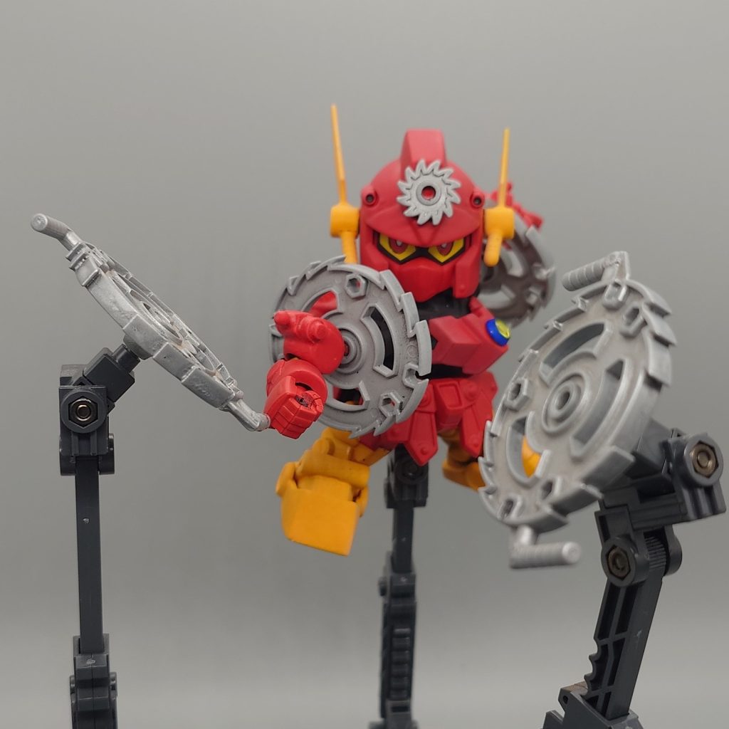 異国の機械(からくり)師 歪理畏(わいりい)によって作られた鉄機武者 玖(きゅう)號機。初期の鉄機武者で鋼丸、爆進丸と同様の瞳。 滅絶流回転鋸(めたるぶれーど)を用いて戦う。