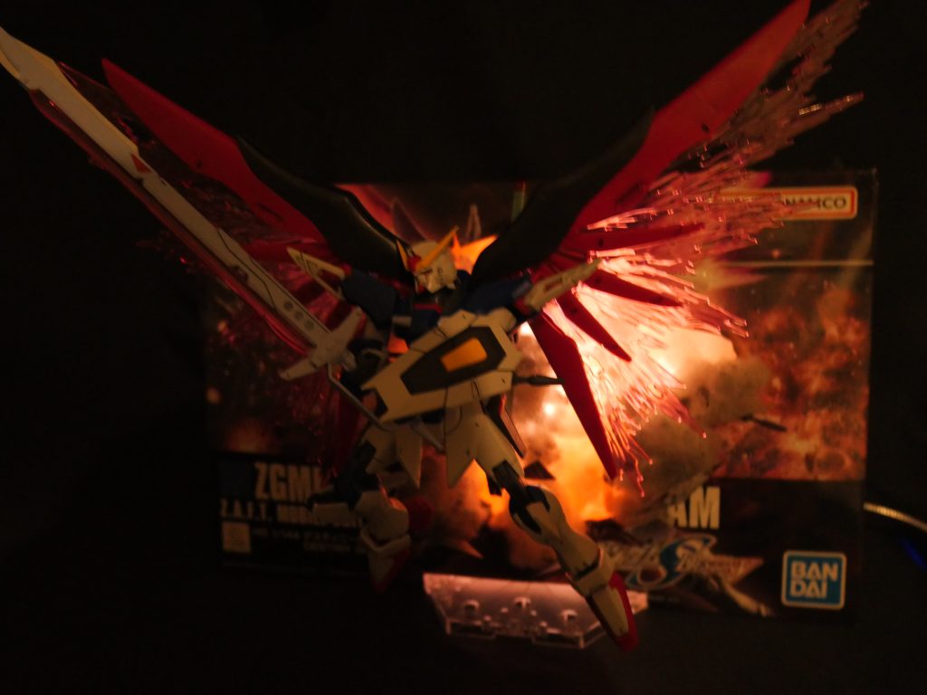 LEDライトを埋め込んだので暗闇でもバッチリ光ります。