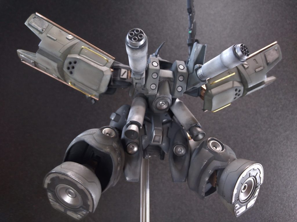 両肩の盾を動かしまくれるのがいいですね。