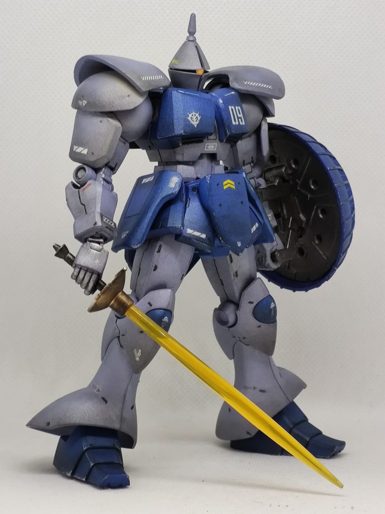 まず、いつのもの白背景で自立型です。(胸部は装甲の厚みをちょっと増やして、マッチョ感を出しています。)