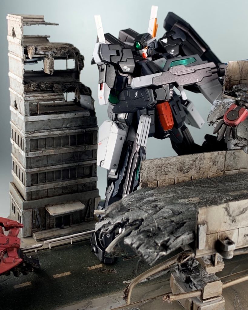 台座はカスタマイズシーンを改造して使用しています。ビルは高さが足りなかったので上に延長しています。