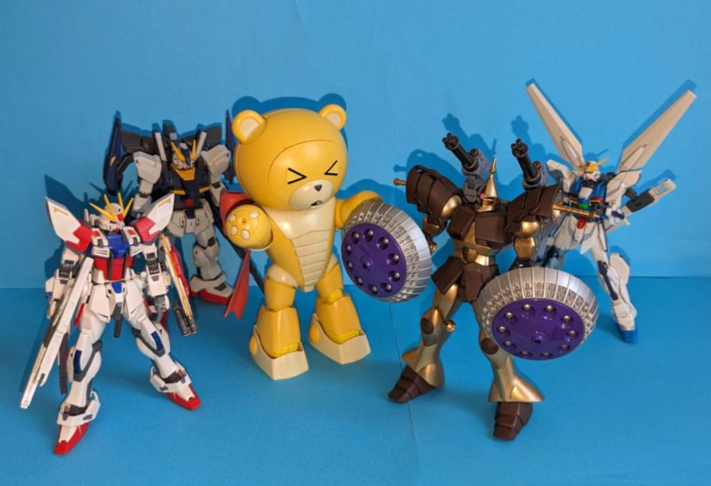 「金色が眩しいですぅ!」「この塗料はいいものさ!」