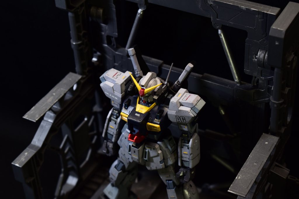 写真で撮った時にスケールが化けることを期待して、リアリティのある感じを目指しました。デカールはガンダムデカールのZ汎用やベルテクスのEXコーションを使ってます。専用のデカールデザインがあまり好みでなかったのでこれらに変更してます。