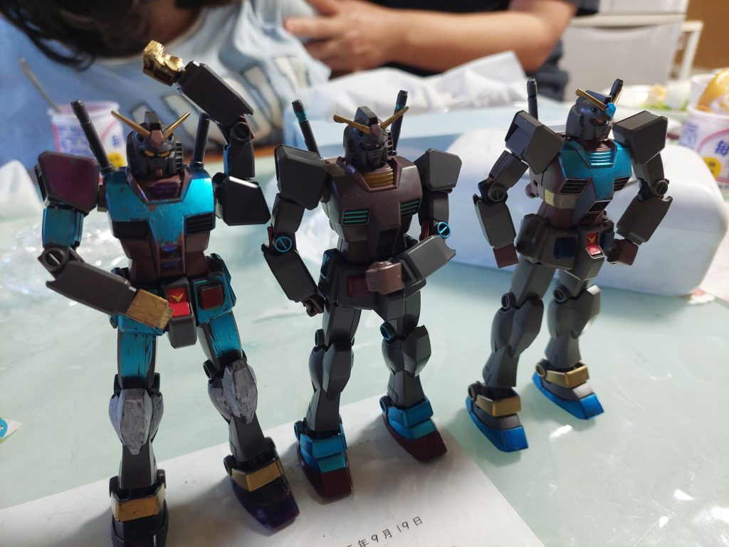 ガンダムで遊ぶ–2枚目/制作者：Nao