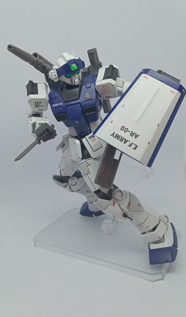 ヒートナイフを右手首に装備。