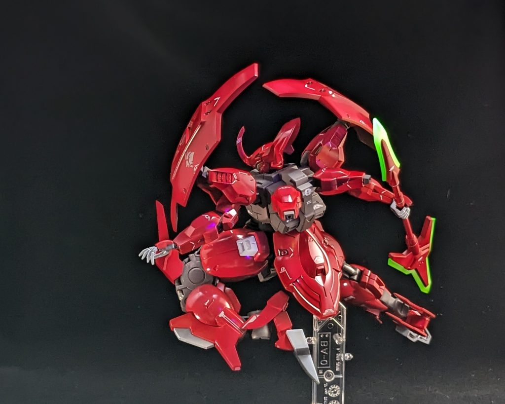 後姿。白い部分は少し暗めに仕上げて全体の赤の中で浮かないようにしました。