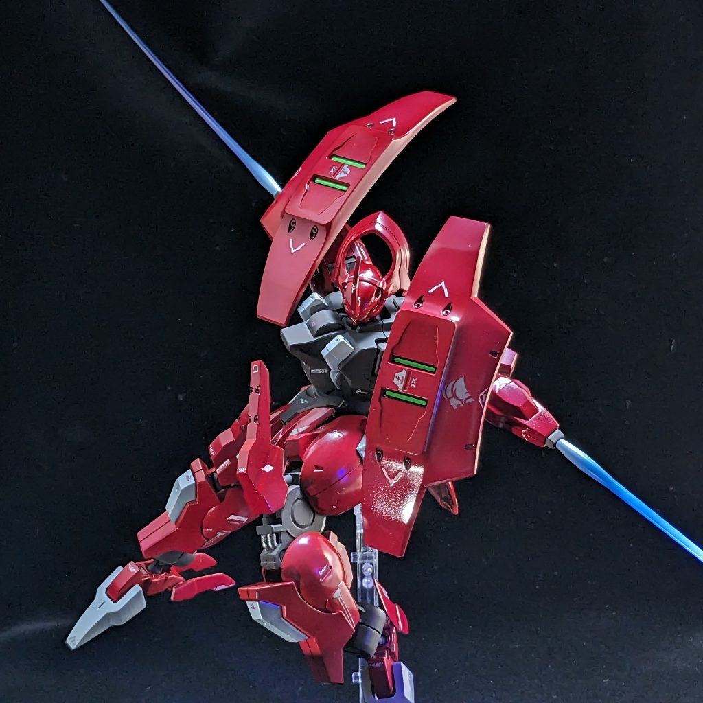 ビームサーベル装着時。これもビームサーベルは蛍光塗料塗ってます。