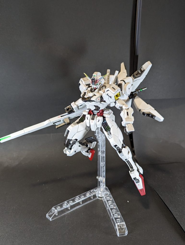 モノトーンというか、白基調だったので、差し色はクロームシルバー。白はニュートラルグレー1を艶消しフレーム系はスターブライトアイアンでテカテカに仕上げてます。