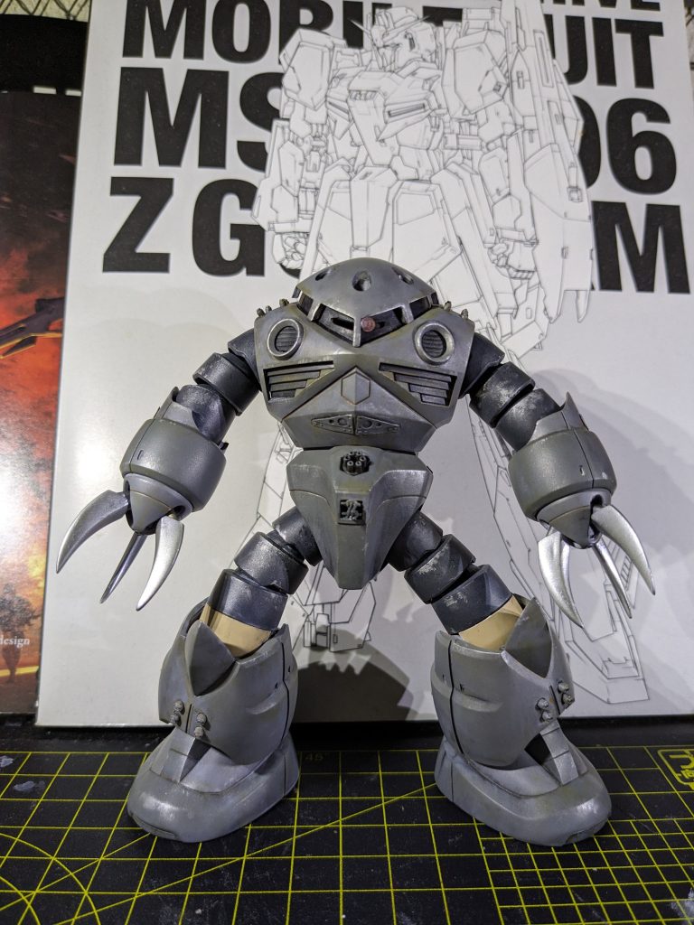 撮影中に機銃1本と光ファイバーが折れました。病み上がりで燃え尽きてたので修理せずそっとケースにしまいました。苦労したのに最終的に光らなくなりました(笑)