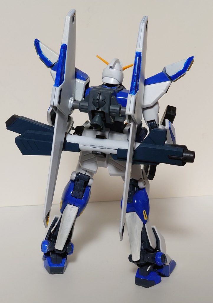 背中のバインダーは百式まんまですね。Ver.1.0のものをコレまた初めてメッキ剥がしして使ってます。賞に引っかかったりはしませんでしたが、楽しい思い出になりました。 ■以下、F90擦り合わせ用オリ設定火星から持ち帰った2号機の改修プランの1つ。改修前をαと数えてF90βと呼称。火星での改修方針を参考に、換装での強化ではなく単機での戦闘能力を重視している。疑似人格CPUにはType-C.A-iiiからデチューンされ、比較的安定した傾向を示したType-Q.V(開発名Type-C.A-ii)を搭載する予定であった。大型バインダーによる回避性能の向上と、強力なバズーカによる一撃離脱を戦法として考慮されたが、本機が採用されることはなかった。後に本機で設計されたバズーカ、胴体構造を流用した機体がY-Typeとして製造されたが、本機をしてγ(ガンマ)-Typeではないか、と主張する一部開発者もいたようである。