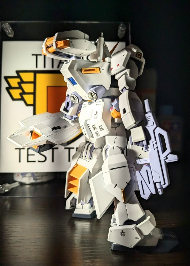 センサー類は、オーロラシールを使いました。サーベルのピンは真鍮線で。チョバムのスラスター芯は金属パーツにしました☆